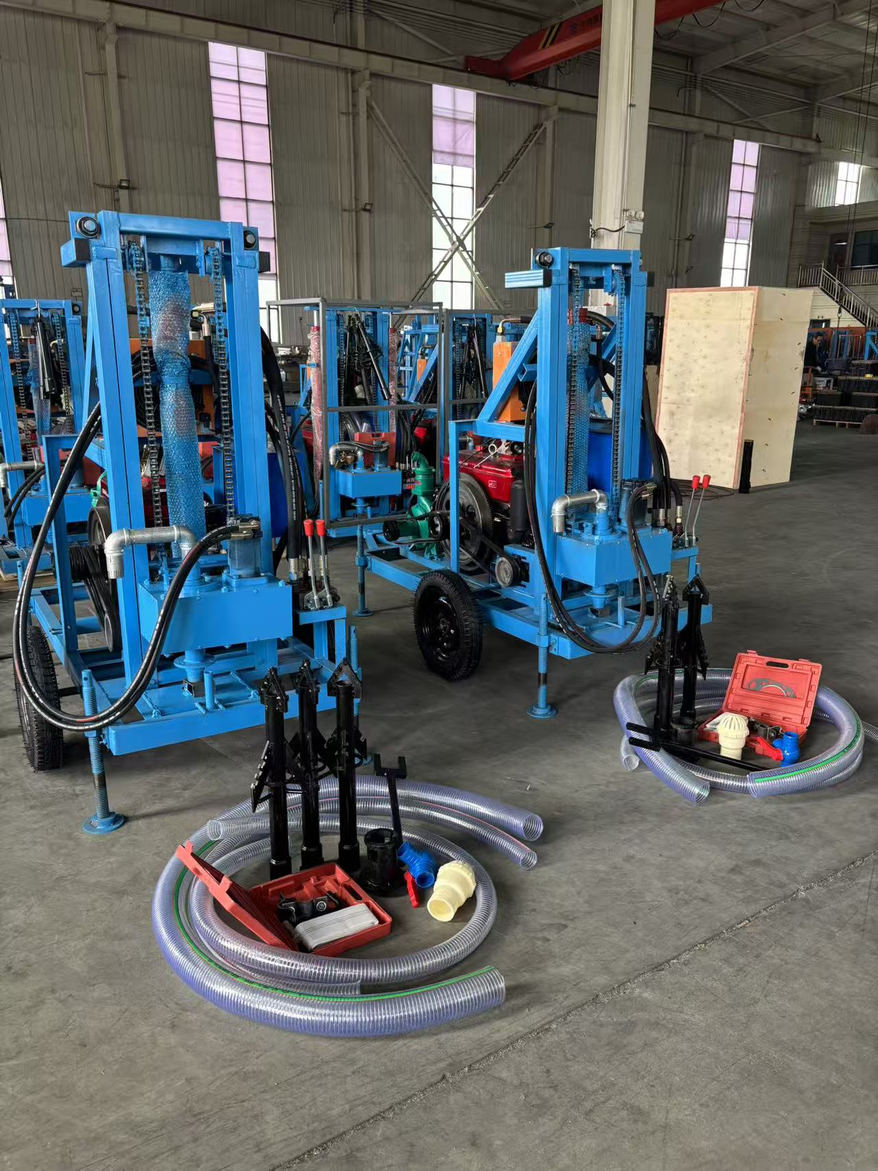Zeding Machinery transported two 22-horsepower wheeled water well drilling rigs to Congo.
